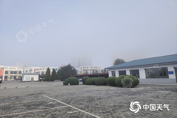 内蒙古中西部雨水散去大雾起 东部地区降雨持续