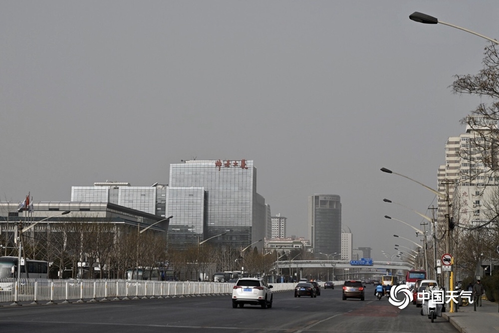 沙尘继续影响北京 部分地区空气质量达中度以上污染