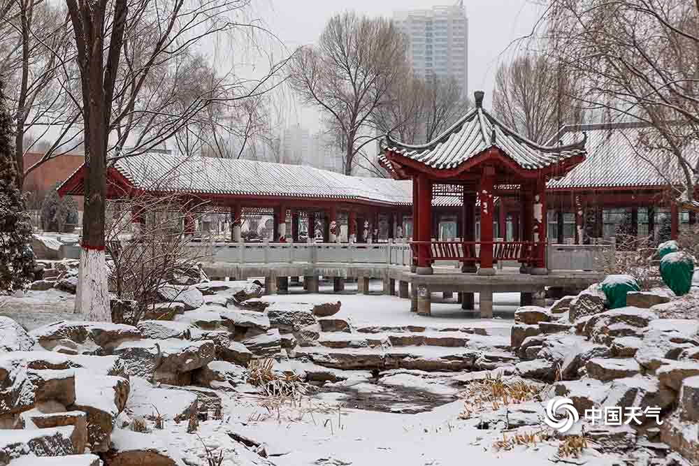 青海多地降雪冬韵足 粉妆玉砌如童话世界
